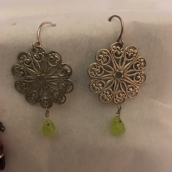 5 Beautiful pairs of dangle earrings. - Picture 6 of 6